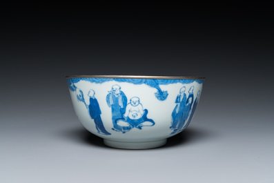 Bol en porcelaine de Chine 'Bleu de Hue' pour le Vietnam &agrave; d&eacute;cor de 18 luohans, marque Nei Fu 內府, 19&egrave;me