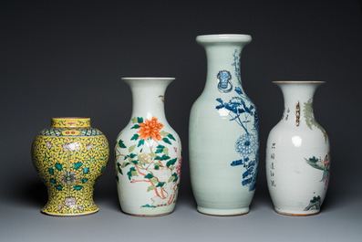 Quatre vases en porcelaine de Chine famille rose et &agrave; fond c&eacute;ladon, 19/20&egrave;me