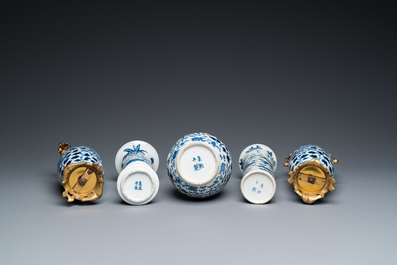 Five Chinese blue and white vases, 19th C.