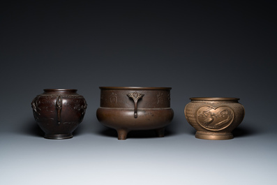 Six Japanese bronze vases and censers, Edo/Meiji, 18/19th C.