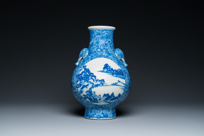Een Chinese blauw-witte 'hu' vaas met olifantenoren, Qianlong merk, Republiek