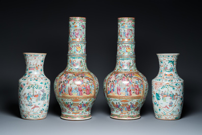 Deux paires de vases en porcelaine de Chine famille rose, 19&egrave;me