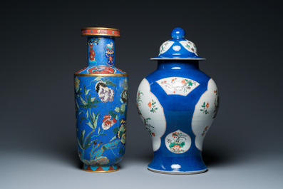 Een Chinese famille verte dekselvaas met poederblauwe fondkleur en een cloisonn&eacute; rouleau vaas, 19e eeuw