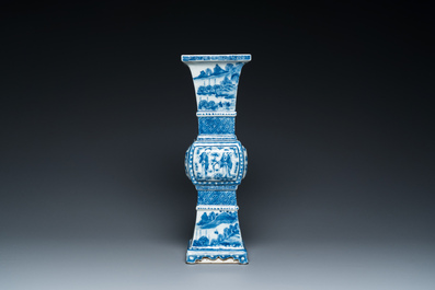 A Chinese blue and white square 'gu' vase, 19th C.