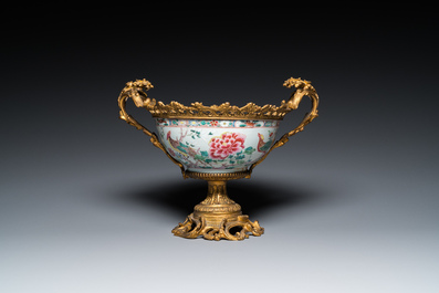 Bol en porcelaine de Chine famille rose &agrave; monture en bronze dor&eacute;, Yongzheng