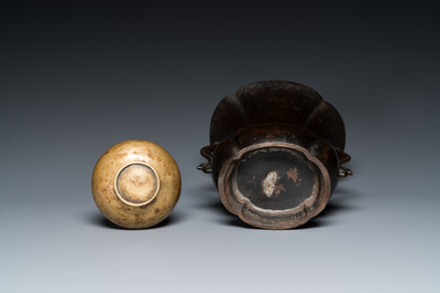 Deux vases en bronze, Japon, Edo/Meiji, 17/19&egrave;me