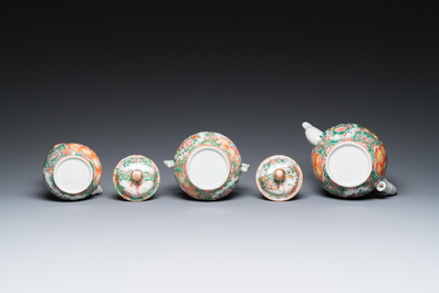 A collection of 28 Chinese Canton famille rose wares, 19th C.