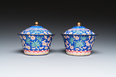 A pair of Chinese Canton enamel bowls and covers, Qianlong