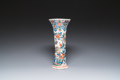 A ribbed Dutch Delft cashmere palette beaker vase, 1st quarter 18th C.
