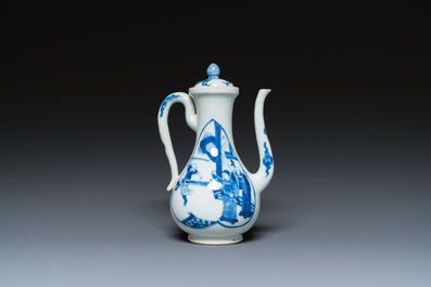 Verseuse couverte en porcelaine de Chine en bleu et blanc &agrave; d&eacute;cor 'Xi Xiang Ji', marque de Xuande, Kangxi