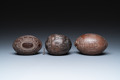 Trois noix de coco sculpt&eacute;s, Guyane, 18/19&egrave;me