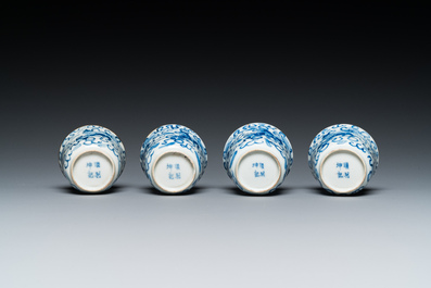 Four Chinese blue and white 'Buddhist lions' cups and their round tray, Shun Li Kin Ji mark, 19th C.