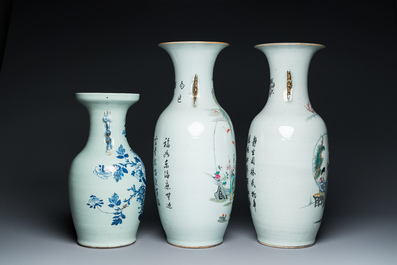 Deux vases en porcelaine de Chine famille rose et un vase &agrave; fond c&eacute;ladon, 19/20&egrave;me