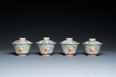 Quatre bols couverts sur leur support en porcelaine de Chine famille rose &agrave; d&eacute;cor millefleurs, marque de Qianlong, R&eacute;publique