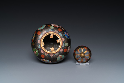 Huit pi&egrave;ces en &eacute;maux cloisonn&eacute;s, Japon, Meiji, 19/20&egrave;me