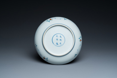 Assiette en porcelaine de Chine doucai, marque de Chenghua, Kangxi