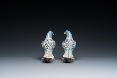 A pair of Chinese verte biscuit pigeons, 19/20th C.