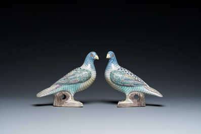 A pair of Chinese verte biscuit pigeons, 19/20th C.