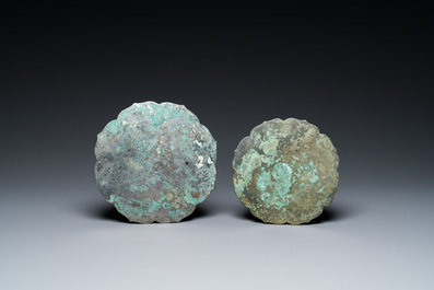 Deux mirroirs en bronze, Chine, Tang ou post&eacute;rieur