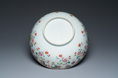 Bol &agrave; punch en porcelaine de Chine famille rose, Qianlong