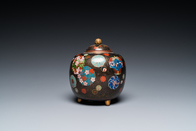 Huit pi&egrave;ces en &eacute;maux cloisonn&eacute;s, Japon, Meiji, 19/20&egrave;me