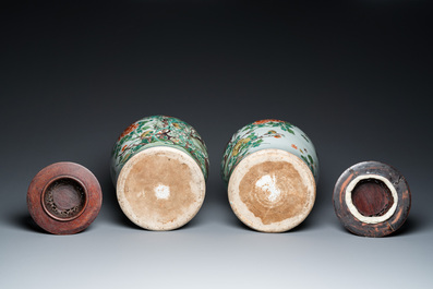 Paire de vases en porcelaine de Chine famille verte &agrave; d&eacute;cor de faisans, Kangxi