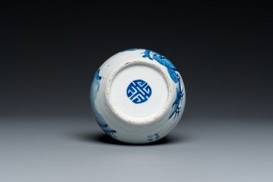 Pipe &agrave; eau en porcelaine de Chine 'Bleu de Hue' pour le Vietnam, marque Thọ 壽, 19&egrave;me