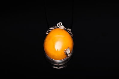 A Chinese silver and amber pendant, 20th C.