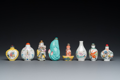 Huit tabati&egrave;res en porcelaine de Chine famille rose, 19/20&egrave;me