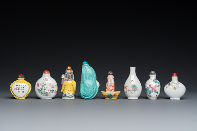 Acht diverse Chinese famille rose snuifflessen, 19/20e eeuw