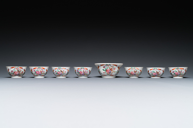 Service &agrave; th&eacute; de 20 pi&egrave;ces en porcelaine de Chine famille rose &agrave; d&eacute;cor floral, Qianlong