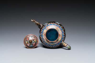 Neuf pi&egrave;ces en &eacute;maux cloisonn&eacute;s, Chine, 19/20&egrave;me