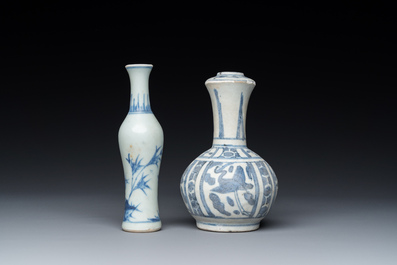 Un kendi et un vase en porcelaine de Chine en bleu et blanc de l'&eacute;pave 'Hatcher', &eacute;poque Transition