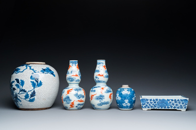 A varied collection of Chinese porcelain, Kangxi and later