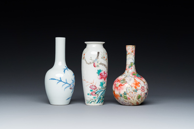 Trois vases en porcelaine de Chine famille rose et en bleu, blanc et rouge de cuivre, 19/20&egrave;me