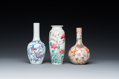 Trois vases en porcelaine de Chine famille rose et en bleu, blanc et rouge de cuivre, 19/20&egrave;me