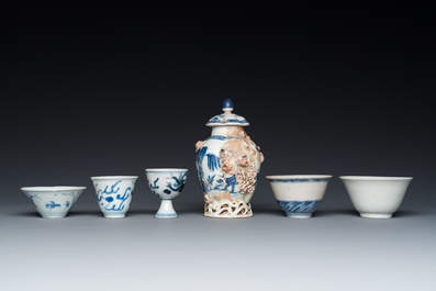 Six pi&egrave;ces en porcelaine de Chine en bleu et blanc provenant d'&eacute;paves, &eacute;poque Transition et post&eacute;rieur