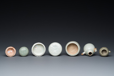 Six pi&egrave;ces en porcelaine de Chine en c&eacute;ladon et qingbai, Song et post&eacute;rieur