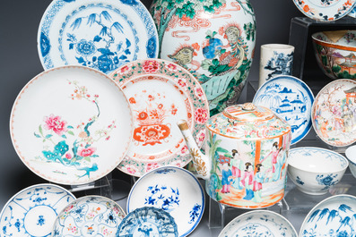 Een diverse collectie Chinees porselein, Kangxi en later