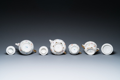 Service &agrave; 43 pi&egrave;ces en porcelaine polychrome de Meissen, Allemagne, 19/20&egrave;me