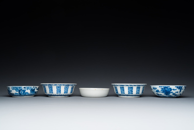 Five Chinese blue and white bowls, 19/20th C.