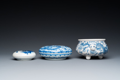 Two Chinese blue and white seal paste boxes and a tripod censer, 19/20th C.