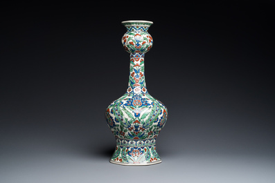 Un grand vase et un plat de style Iznik, Boch Fr&egrave;res K&eacute;ramis et Nimy, 1&egrave;re moiti&eacute; du 20&egrave;me