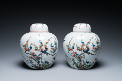 A Chinese famille rose 'Fort Folly' plate and a pair of Samson famille verte-style jars and covers, Qianlong and 19th C.