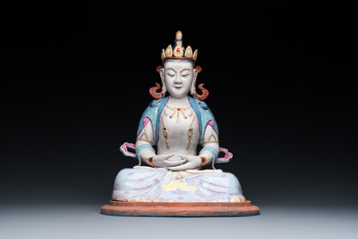 A Chinese famille rose sculpture of Buddha Amitayus on stand, 19/20th C.