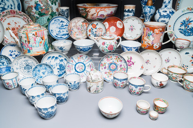 Een diverse collectie Chinees porselein, Kangxi en later