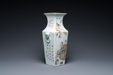 Vase de forme carr&eacute;e en porcelaine de Chine qianjiang cai, sign&eacute; Ma Qingyun 馬慶雲, dat&eacute; 1914