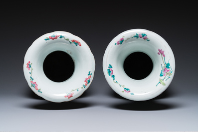 Quatre vases en porcelaine de Chine famille rose, 19/20&egrave;me