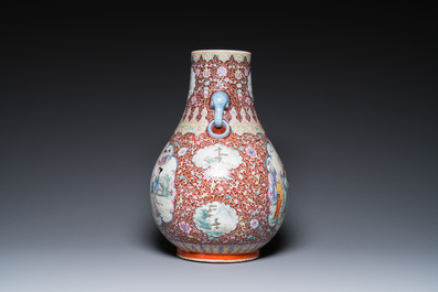 Un vase de forme 'hu' et une paire d'aquariums en porcelaine de Chine famille rose, 20&egrave;me