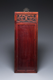 A Chinese wooden mirror and a foldable stool, 19/20th C.
